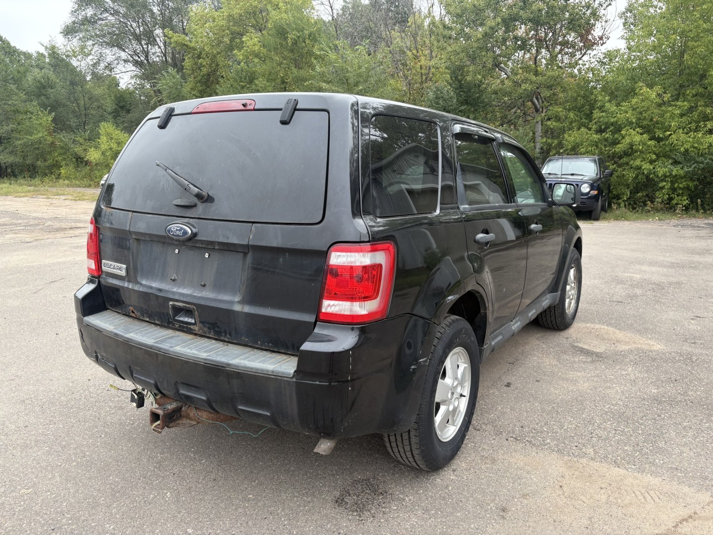 2011 Black Ford Escape XLS 4WD AT (1FMCU9C77BK) with an 2.5L L4 DOHC 16V engine, 6-Speed Automatic transmission, located at 17255 hwy 65 NE, Ham Lake, MN, 55304, 0.000000, 0.000000- Photo#4