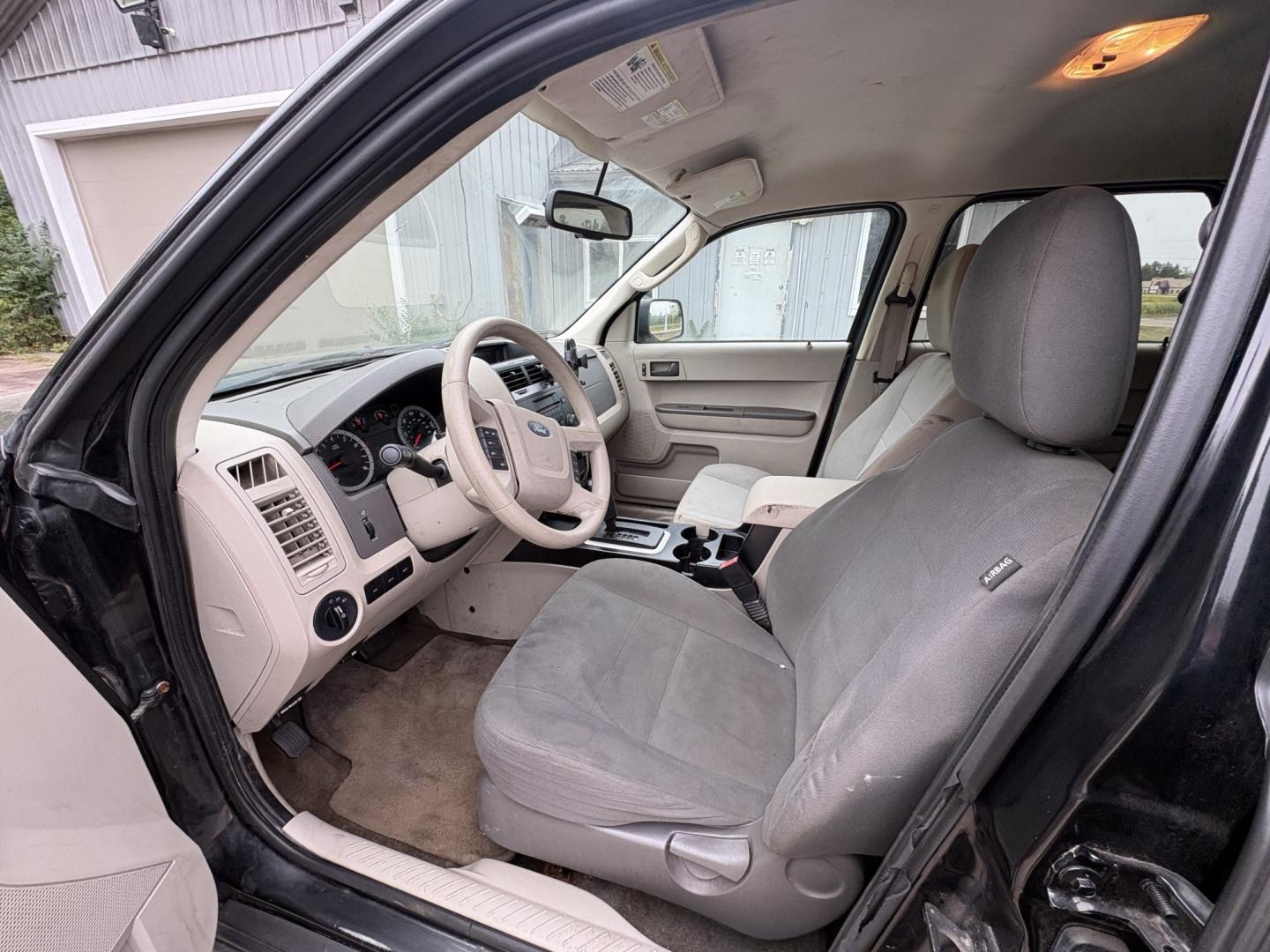 2011 Black Ford Escape XLS 4WD AT (1FMCU9C77BK) with an 2.5L L4 DOHC 16V engine, 6-Speed Automatic transmission, located at 17255 hwy 65 NE, Ham Lake, MN, 55304, 0.000000, 0.000000- Photo#9