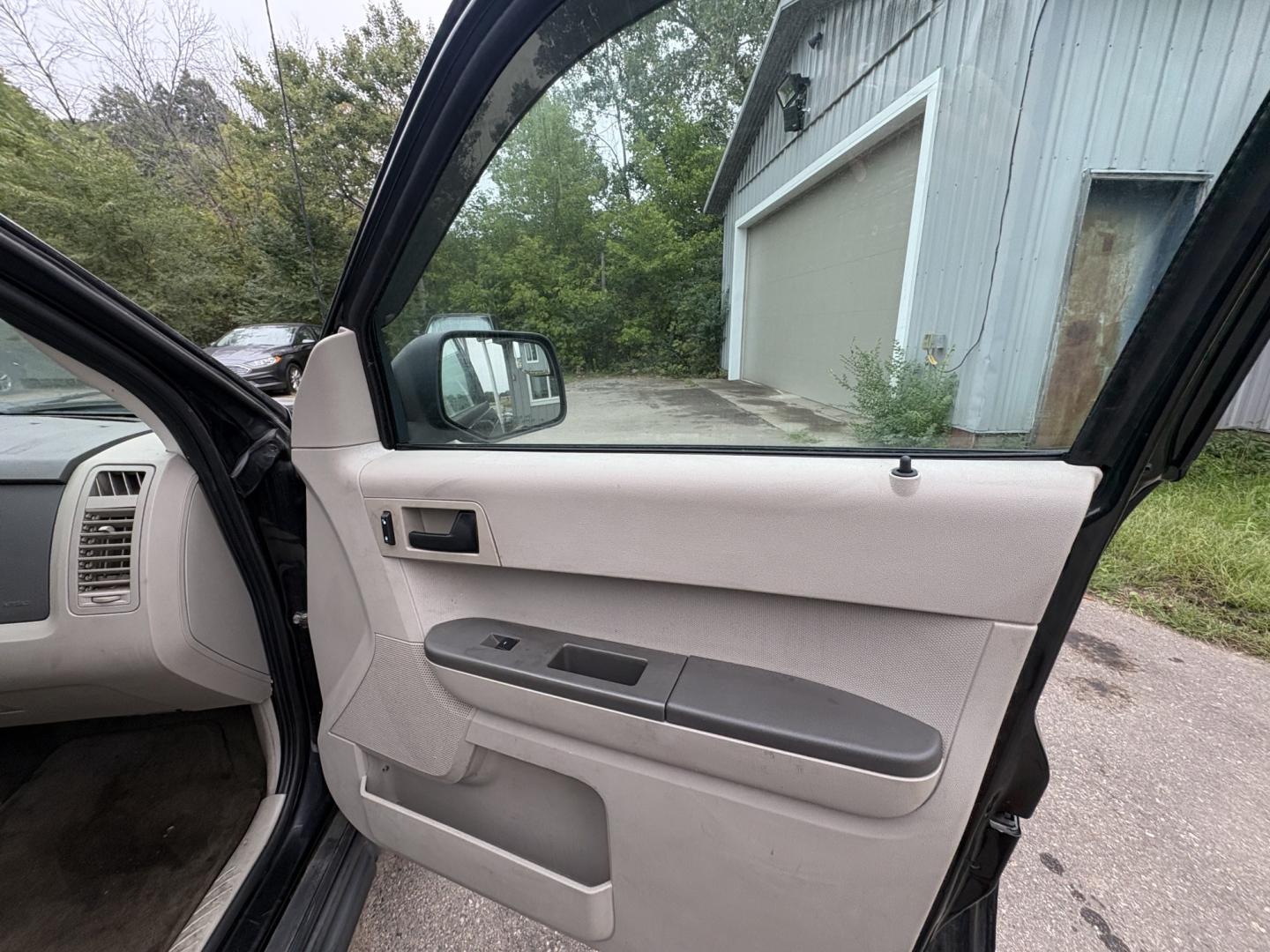 2011 Black Ford Escape XLS 4WD AT (1FMCU9C77BK) with an 2.5L L4 DOHC 16V engine, 6-Speed Automatic transmission, located at 17255 hwy 65 NE, Ham Lake, MN, 55304, 0.000000, 0.000000- Photo#14