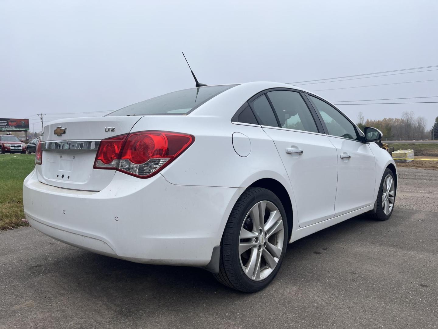 2011 Chevrolet Cruze 2LT (1G1PH5S99B7) with an 1.4L L4 DOHC 16V TURBO engine, 4-Speed Automatic transmission, located at 17255 hwy 65 NE, Ham Lake, MN, 55304, 0.000000, 0.000000 - Photo#4