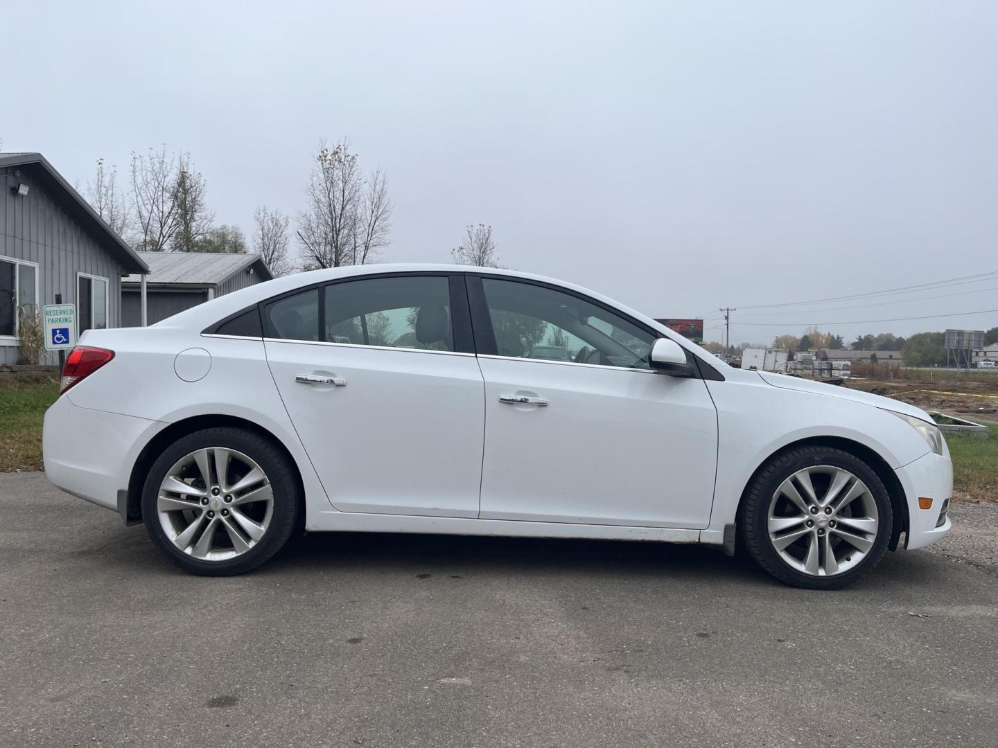 2011 Chevrolet Cruze 2LT (1G1PH5S99B7) with an 1.4L L4 DOHC 16V TURBO engine, 4-Speed Automatic transmission, located at 17255 hwy 65 NE, Ham Lake, MN, 55304, 0.000000, 0.000000 - Photo#5