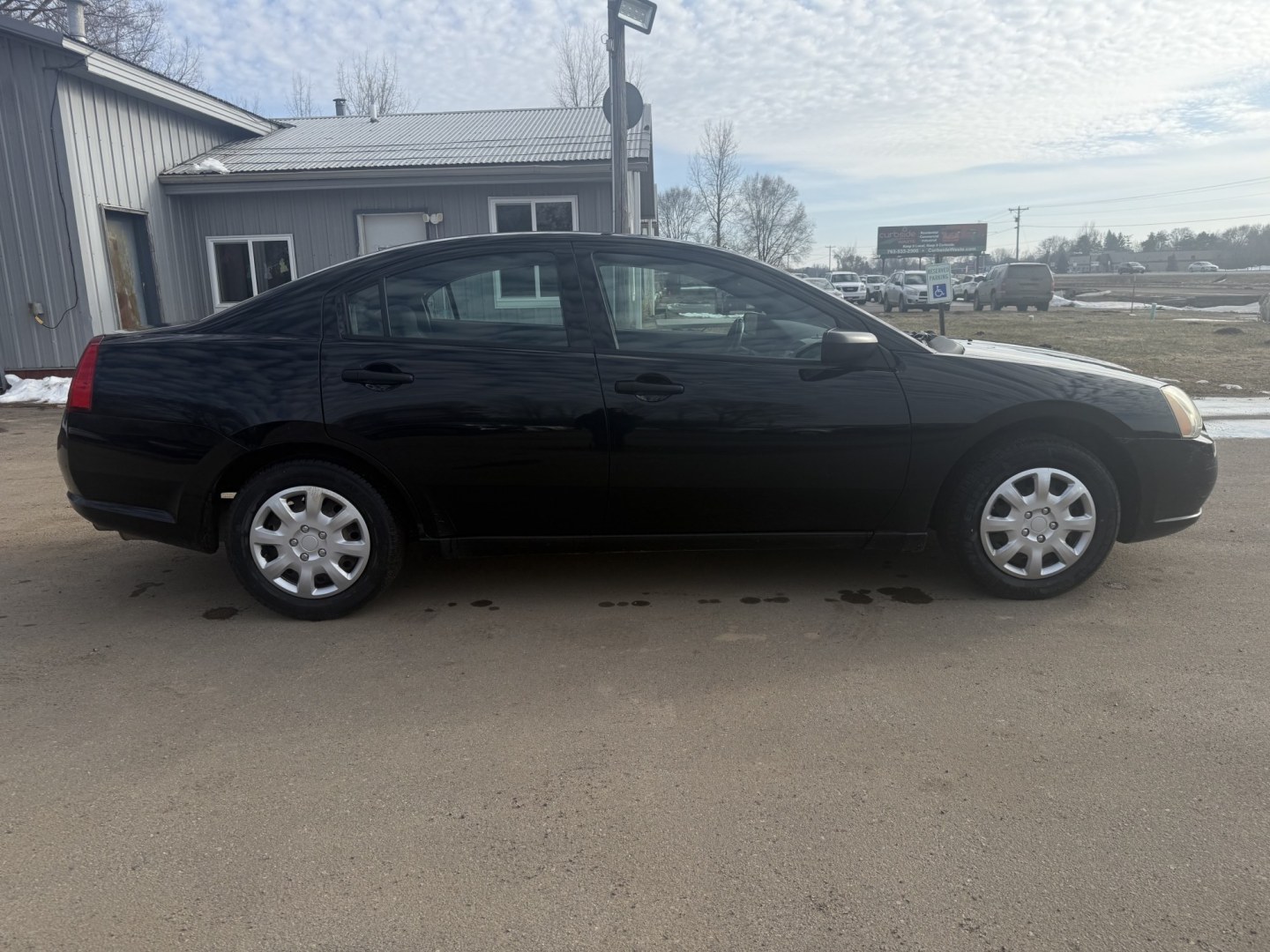 2006 Black Mitsubishi Galant DE (4A3AB26FX6E) with an 2.4L L4 SOHC 16V engine, 4-Speed Automatic Overdrive transmission, located at 17255 hwy 65 NE, Ham Lake, MN, 55304, 0.000000, 0.000000 - Photo#5