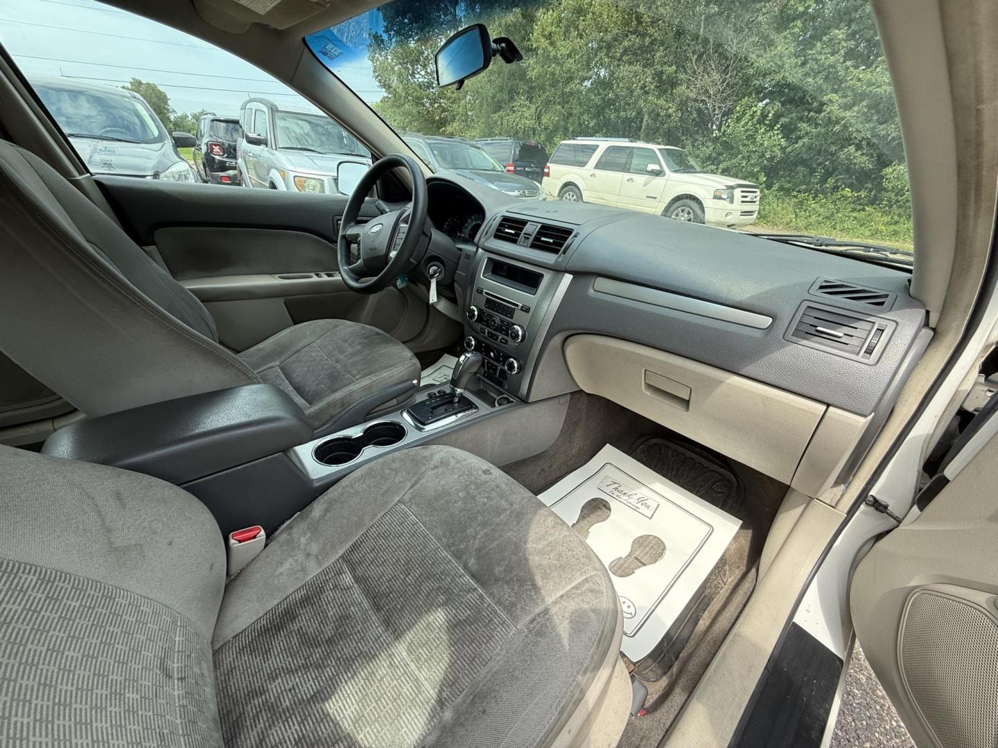 2010 White Ford Fusion SE (3FAHP0HG3AR) with an 3.0L V6 DOHC 24V engine, located at 17255 hwy 65 NE, Ham Lake, MN, 55304, 0.000000, 0.000000 - Photo#15