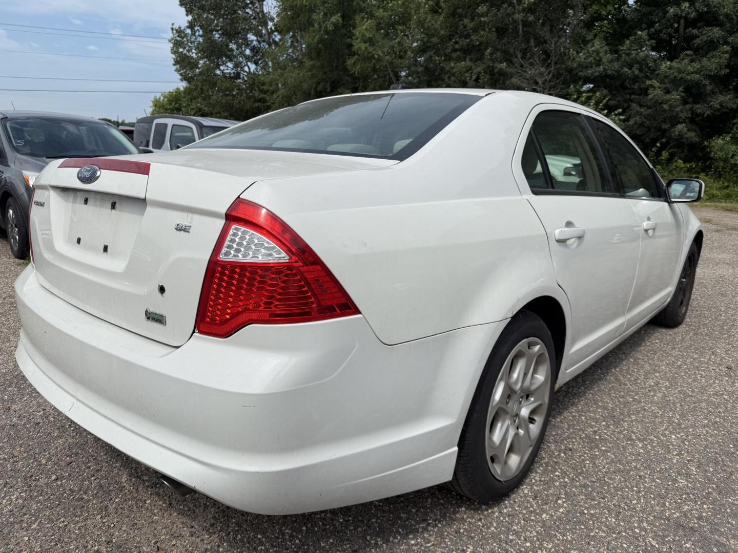 2010 White Ford Fusion SE (3FAHP0HG3AR) with an 3.0L V6 DOHC 24V engine, located at 17255 hwy 65 NE, Ham Lake, MN, 55304, 0.000000, 0.000000 - Photo#4