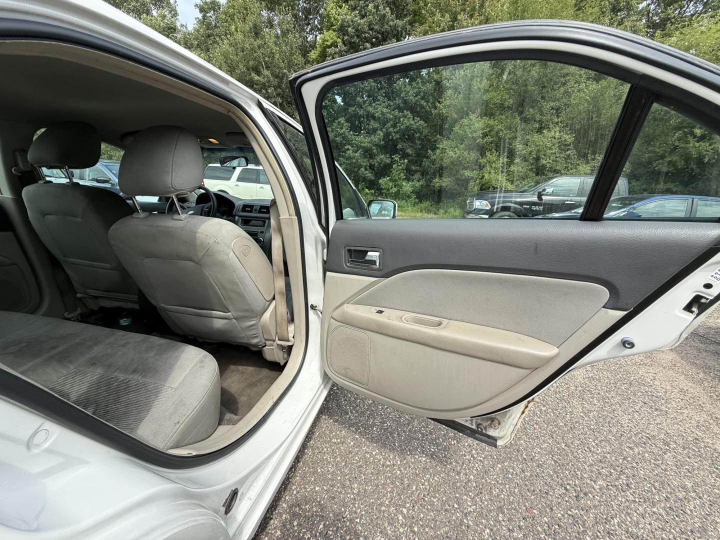 2010 White Ford Fusion SE (3FAHP0HG3AR) with an 3.0L V6 DOHC 24V engine, located at 17255 hwy 65 NE, Ham Lake, MN, 55304, 0.000000, 0.000000 - Photo#12