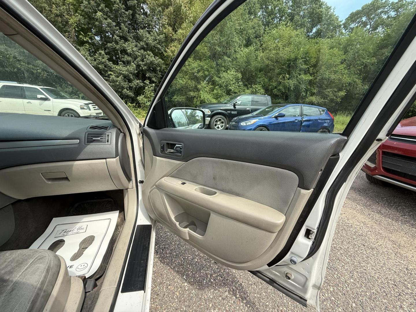2010 White Ford Fusion SE (3FAHP0HG3AR) with an 3.0L V6 DOHC 24V engine, located at 17255 hwy 65 NE, Ham Lake, MN, 55304, 0.000000, 0.000000 - Photo#14