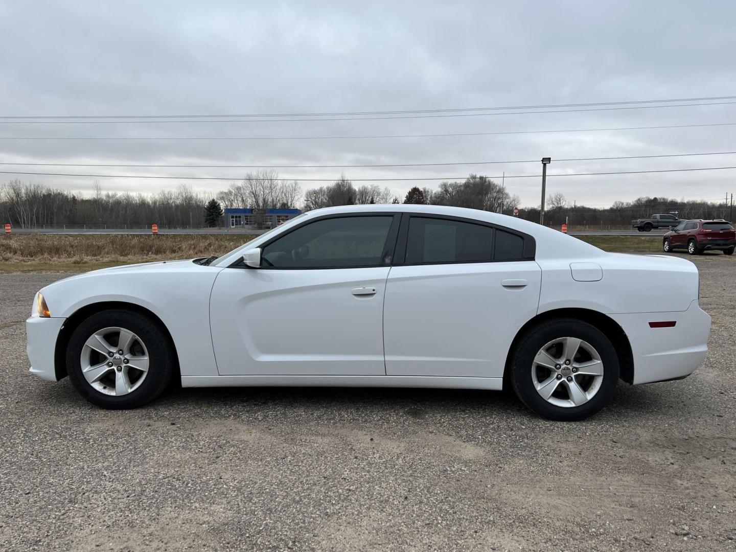 2014 White Dodge Charger SE (2C3CDXBG8EH) with an 3.6L V6 DOHC 24V engine, 5-Speed Automatic transmission, located at 17255 hwy 65 NE, Ham Lake, MN, 55304, 0.000000, 0.000000 - Photo#1