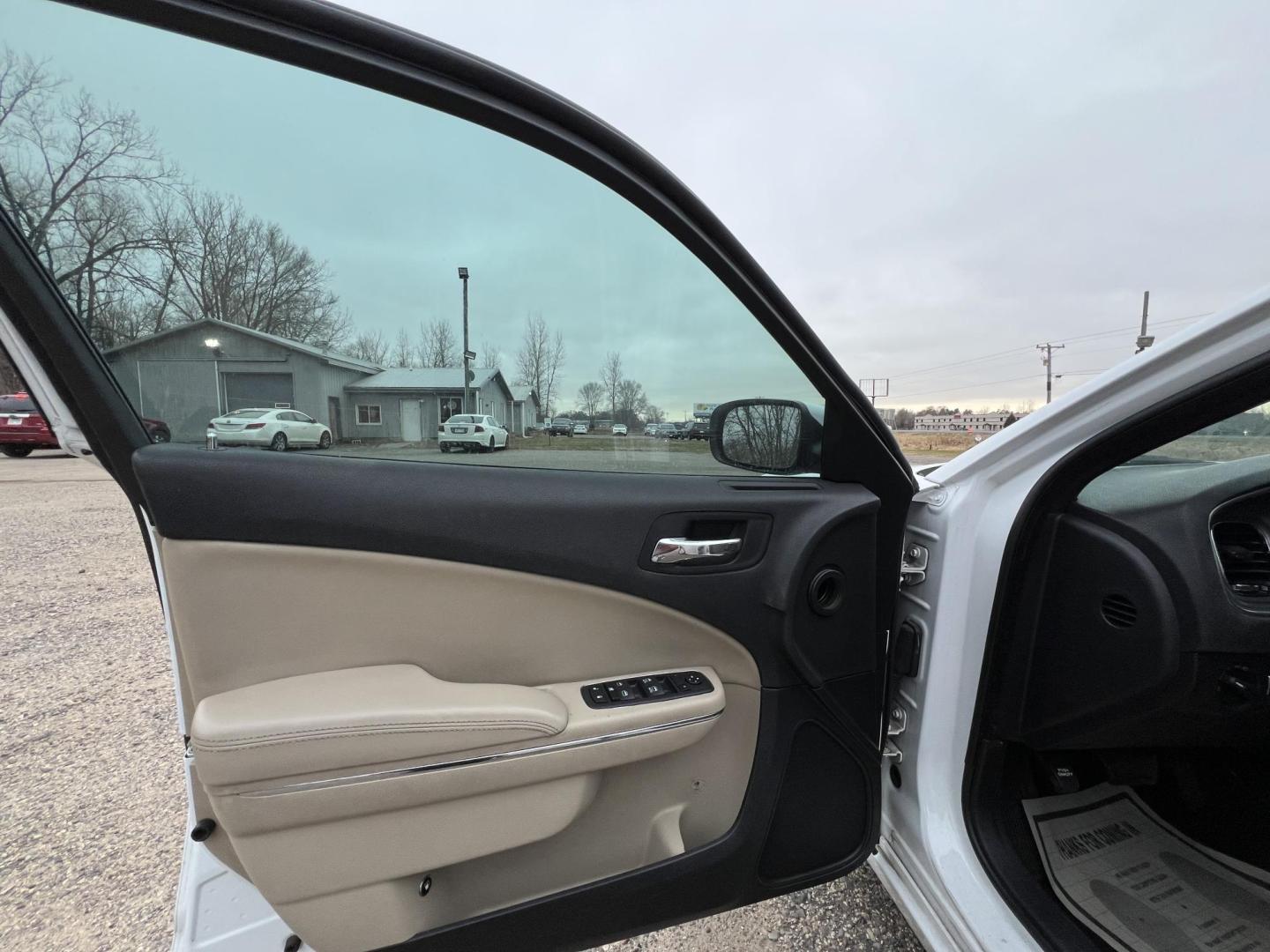 2014 White Dodge Charger SE (2C3CDXBG8EH) with an 3.6L V6 DOHC 24V engine, 5-Speed Automatic transmission, located at 17255 hwy 65 NE, Ham Lake, MN, 55304, 0.000000, 0.000000 - Photo#8