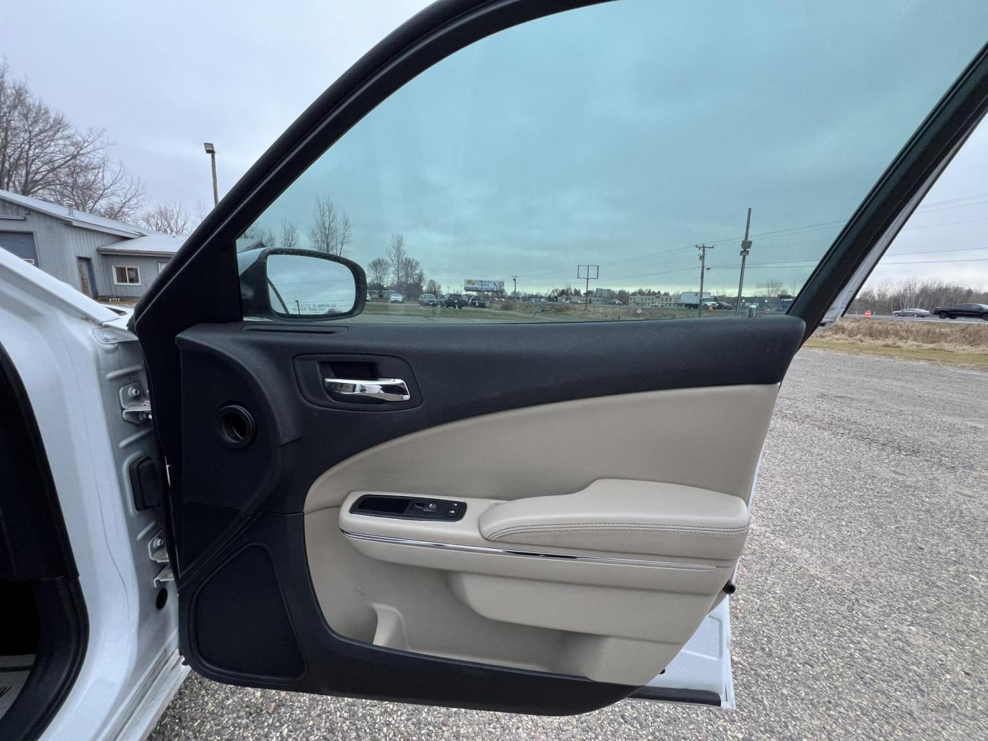 2014 White Dodge Charger SE (2C3CDXBG8EH) with an 3.6L V6 DOHC 24V engine, 5-Speed Automatic transmission, located at 17255 hwy 65 NE, Ham Lake, MN, 55304, 0.000000, 0.000000 - Photo#14