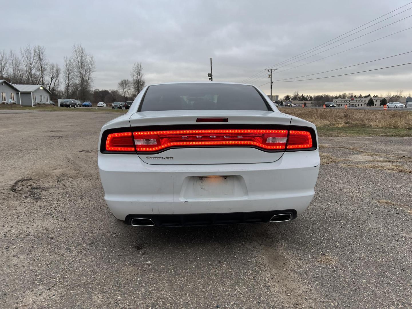 2014 White Dodge Charger SE (2C3CDXBG8EH) with an 3.6L V6 DOHC 24V engine, 5-Speed Automatic transmission, located at 17255 hwy 65 NE, Ham Lake, MN, 55304, 0.000000, 0.000000 - Photo#3