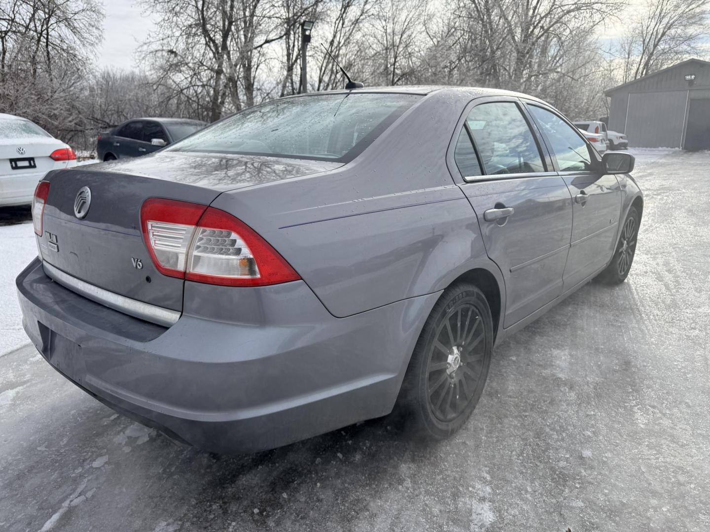 2007 Gray Mercury Milan V6 Premier (3MEHM08187R) with an 3.0L V6 DOHC 24V engine, 6-Speed Automatic Overdrive transmission, located at 17255 hwy 65 NE, Ham Lake, MN, 55304, 0.000000, 0.000000 - Photo#4