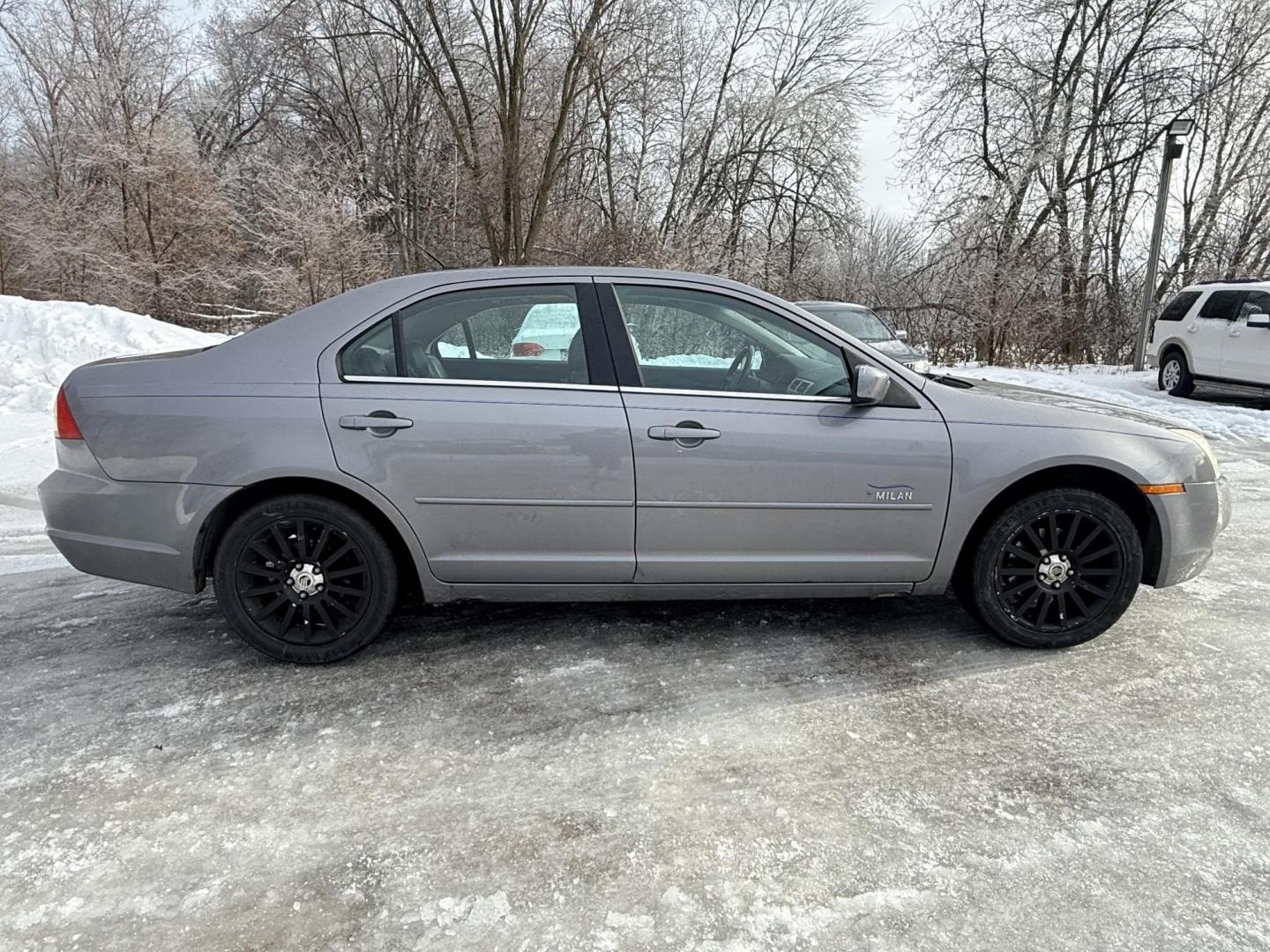 2007 Gray Mercury Milan V6 Premier (3MEHM08187R) with an 3.0L V6 DOHC 24V engine, 6-Speed Automatic Overdrive transmission, located at 17255 hwy 65 NE, Ham Lake, MN, 55304, 0.000000, 0.000000 - Photo#5