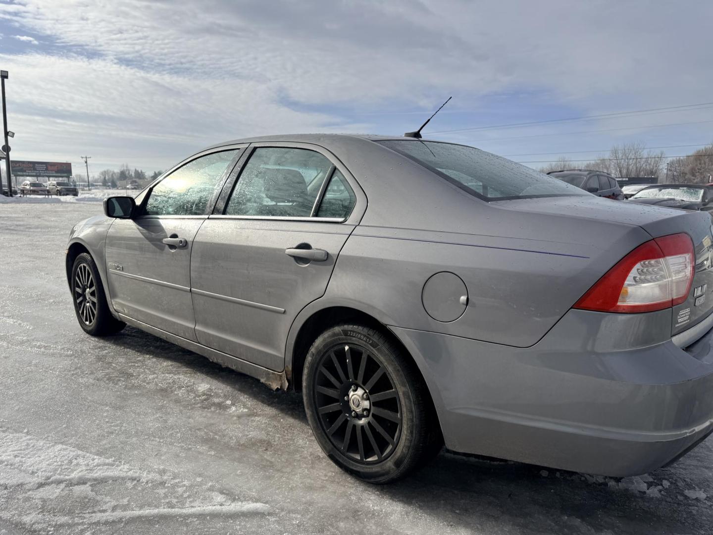 2007 Gray Mercury Milan V6 Premier (3MEHM08187R) with an 3.0L V6 DOHC 24V engine, 6-Speed Automatic Overdrive transmission, located at 17255 hwy 65 NE, Ham Lake, MN, 55304, 0.000000, 0.000000 - Photo#2