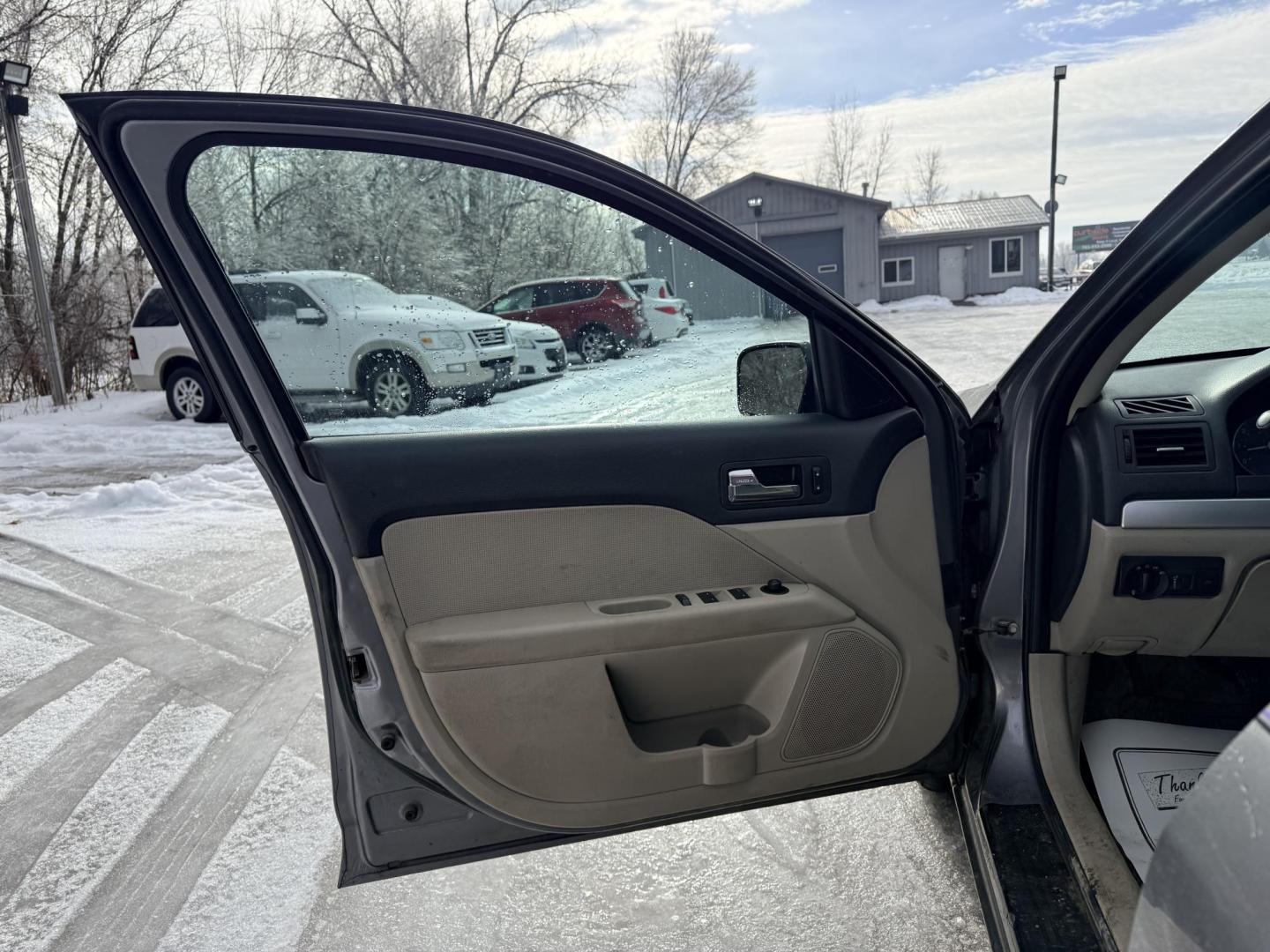 2007 Gray Mercury Milan V6 Premier (3MEHM08187R) with an 3.0L V6 DOHC 24V engine, 6-Speed Automatic Overdrive transmission, located at 17255 hwy 65 NE, Ham Lake, MN, 55304, 0.000000, 0.000000 - Photo#8