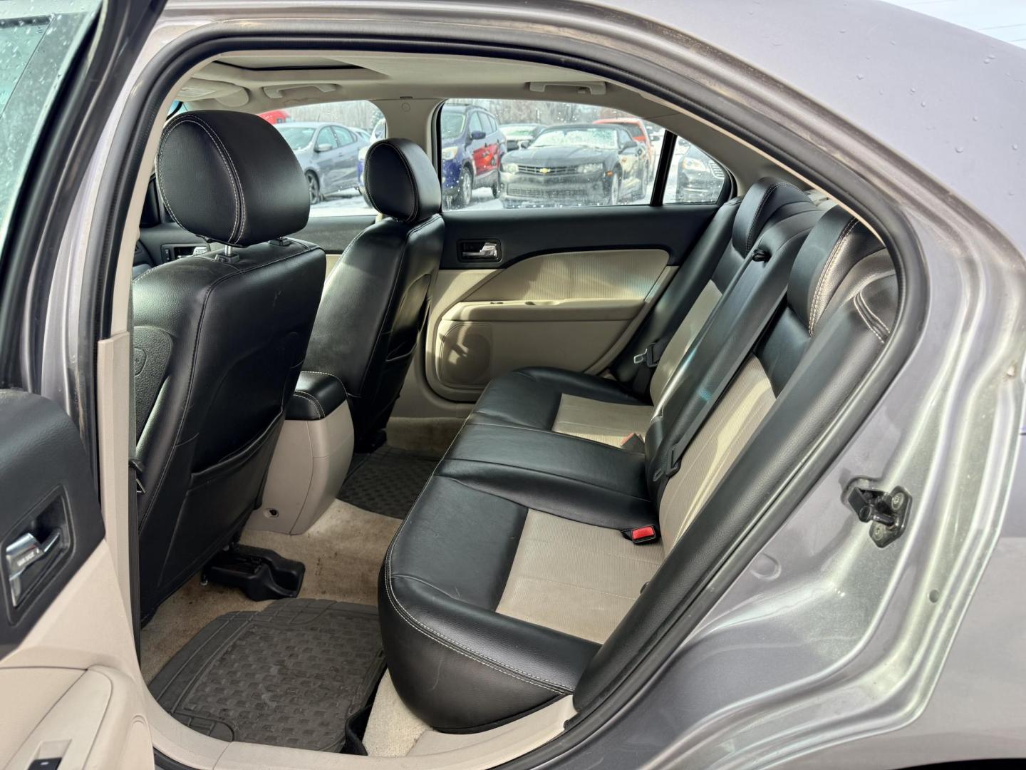 2007 Gray Mercury Milan V6 Premier (3MEHM08187R) with an 3.0L V6 DOHC 24V engine, 6-Speed Automatic Overdrive transmission, located at 17255 hwy 65 NE, Ham Lake, MN, 55304, 0.000000, 0.000000 - Photo#11