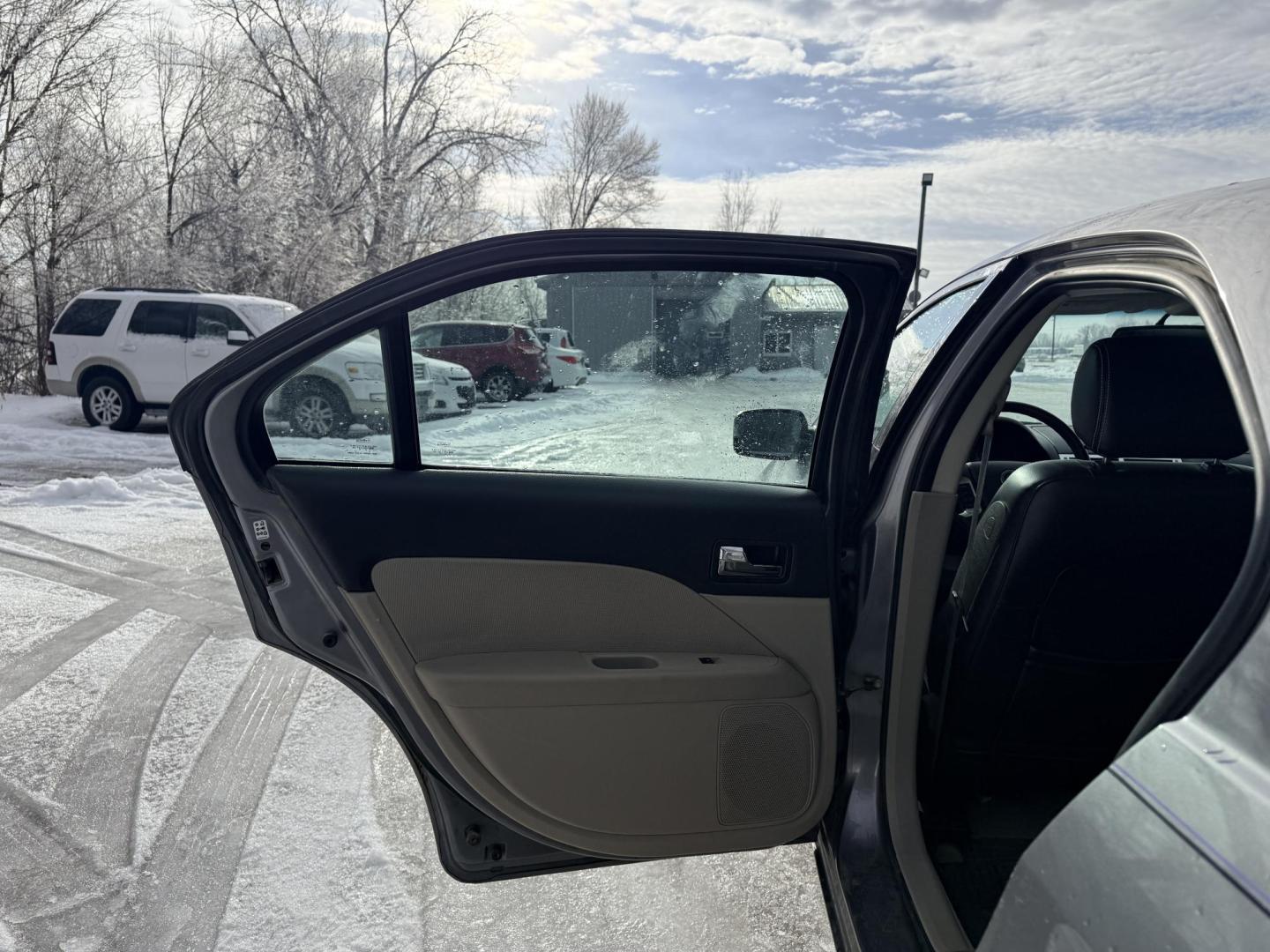 2007 Gray Mercury Milan V6 Premier (3MEHM08187R) with an 3.0L V6 DOHC 24V engine, 6-Speed Automatic Overdrive transmission, located at 17255 hwy 65 NE, Ham Lake, MN, 55304, 0.000000, 0.000000 - Photo#10