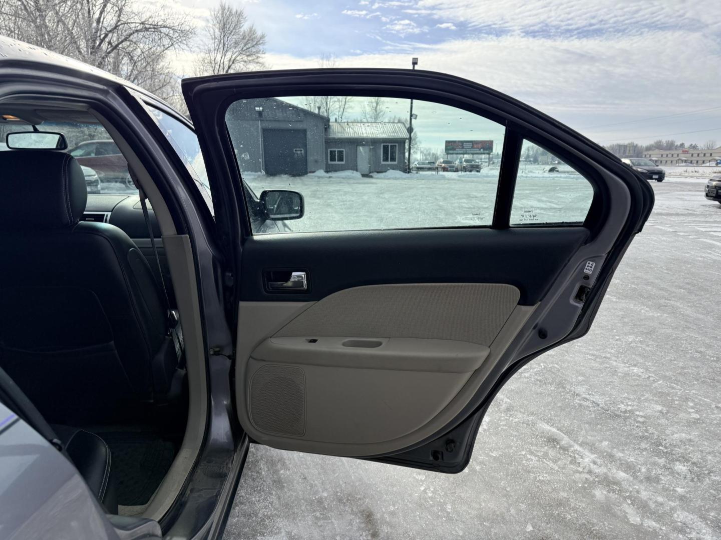 2007 Gray Mercury Milan V6 Premier (3MEHM08187R) with an 3.0L V6 DOHC 24V engine, 6-Speed Automatic Overdrive transmission, located at 17255 hwy 65 NE, Ham Lake, MN, 55304, 0.000000, 0.000000 - Photo#12