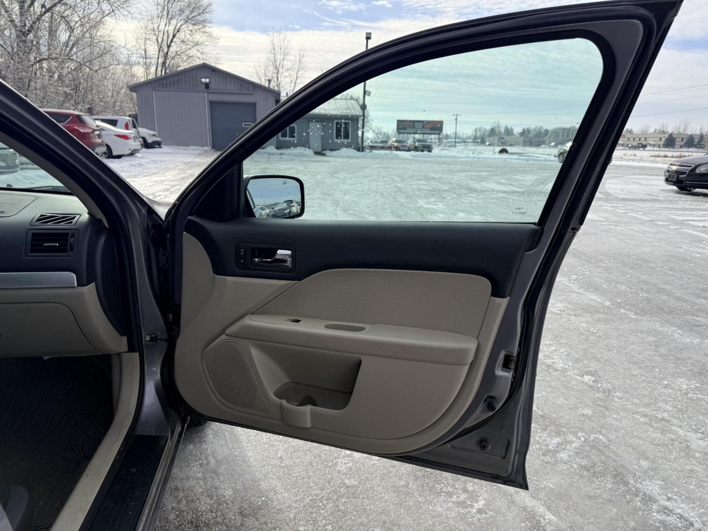 2007 Gray Mercury Milan V6 Premier (3MEHM08187R) with an 3.0L V6 DOHC 24V engine, 6-Speed Automatic Overdrive transmission, located at 17255 hwy 65 NE, Ham Lake, MN, 55304, 0.000000, 0.000000 - Photo#14
