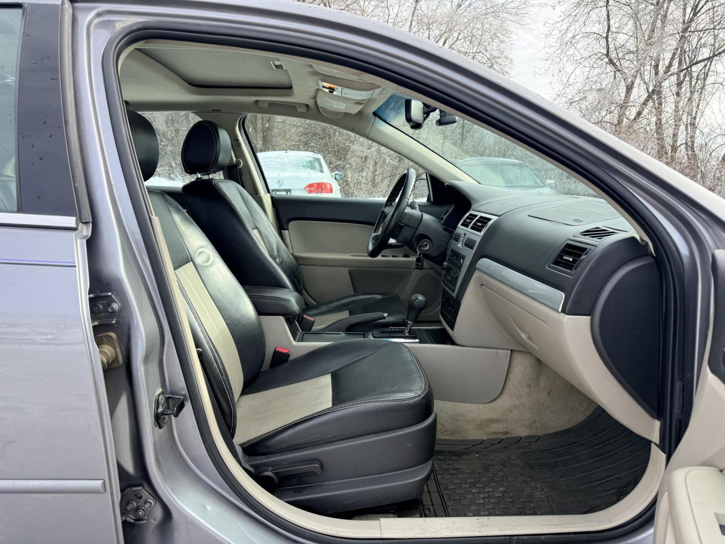 2007 Gray Mercury Milan V6 Premier (3MEHM08187R) with an 3.0L V6 DOHC 24V engine, 6-Speed Automatic Overdrive transmission, located at 17255 hwy 65 NE, Ham Lake, MN, 55304, 0.000000, 0.000000 - Photo#15