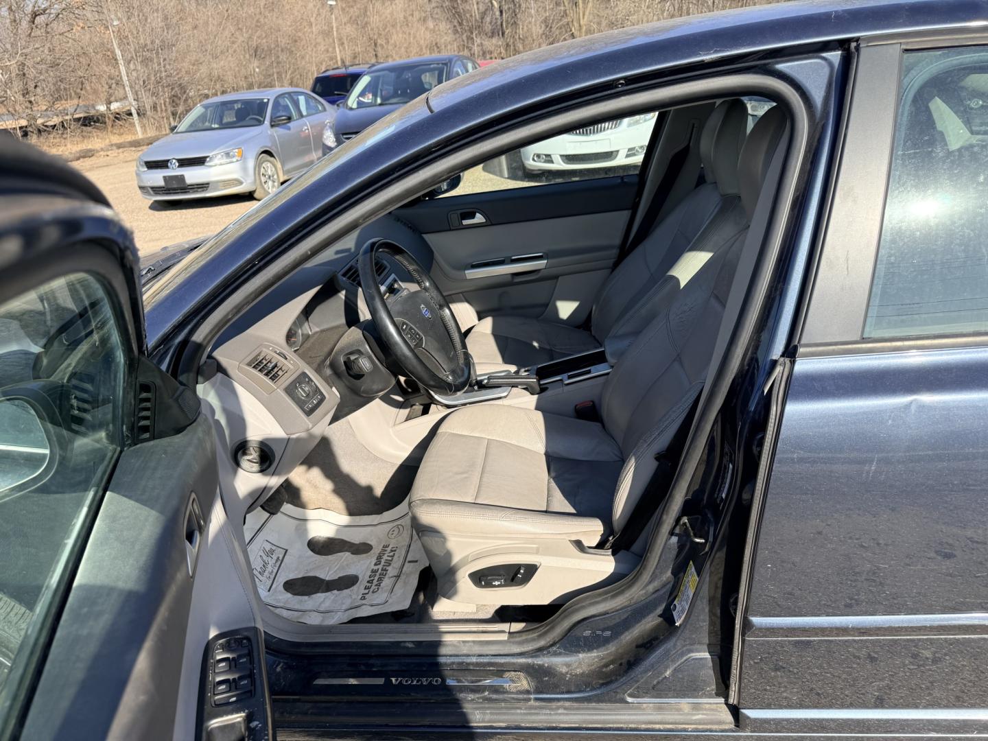 2010 Blue Volvo S40 2.4i (YV1382MS6A2) with an 2.4L L5 DOHC 20V engine, located at 17255 hwy 65 NE, Ham Lake, MN, 55304, 0.000000, 0.000000 - Photo#9