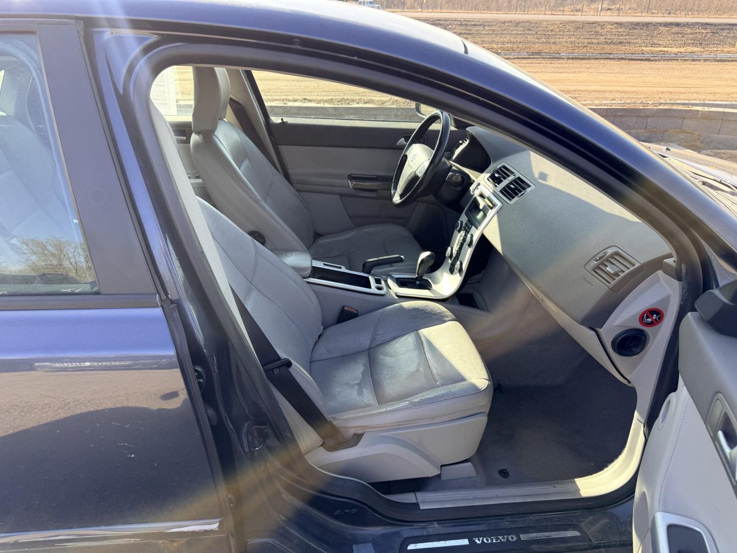 2010 Blue Volvo S40 2.4i (YV1382MS6A2) with an 2.4L L5 DOHC 20V engine, located at 17255 hwy 65 NE, Ham Lake, MN, 55304, 0.000000, 0.000000 - Photo#15