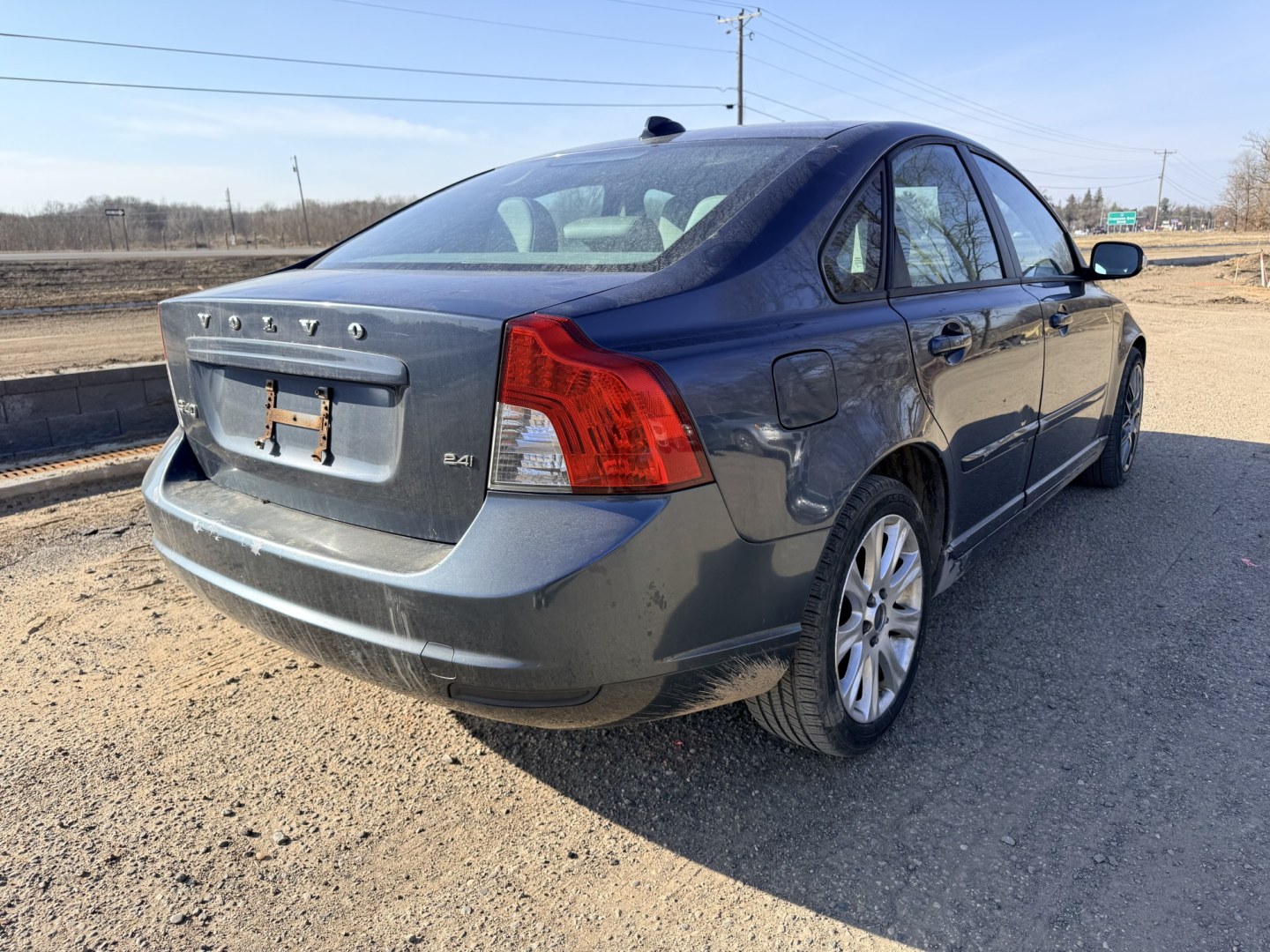 2010 Blue Volvo S40 2.4i (YV1382MS6A2) with an 2.4L L5 DOHC 20V engine, located at 17255 hwy 65 NE, Ham Lake, MN, 55304, 0.000000, 0.000000 - Photo#4