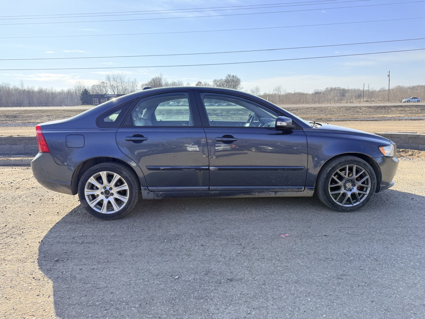 2010 Blue Volvo S40 2.4i (YV1382MS6A2) with an 2.4L L5 DOHC 20V engine, located at 17255 hwy 65 NE, Ham Lake, MN, 55304, 0.000000, 0.000000 - Photo#5