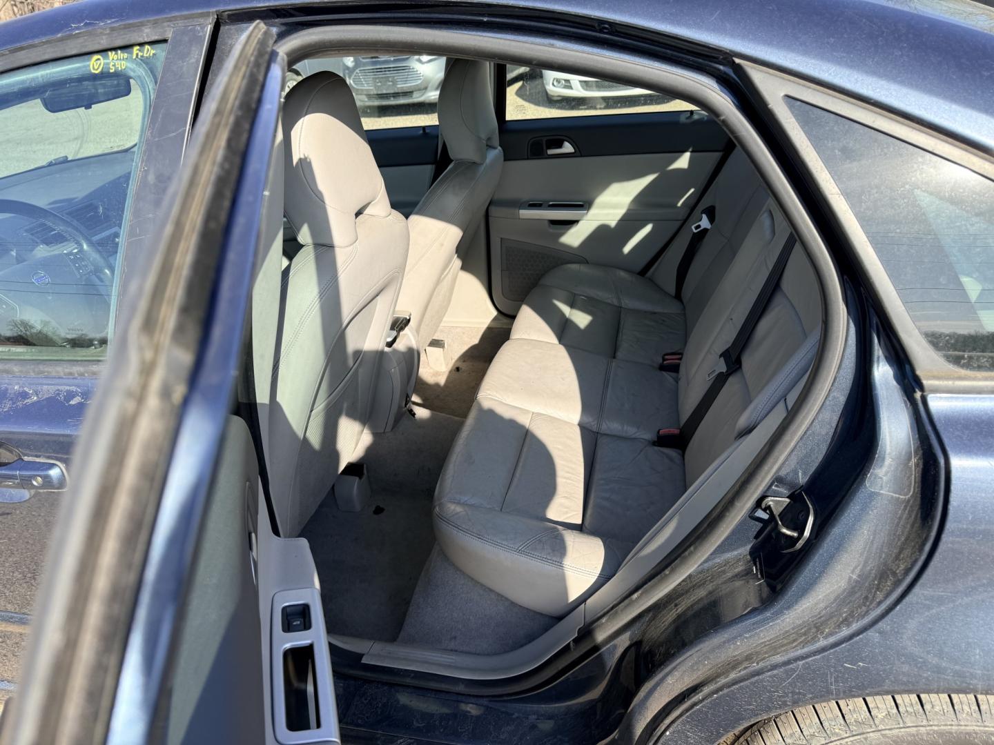 2010 Blue Volvo S40 2.4i (YV1382MS6A2) with an 2.4L L5 DOHC 20V engine, located at 17255 hwy 65 NE, Ham Lake, MN, 55304, 0.000000, 0.000000 - Photo#11