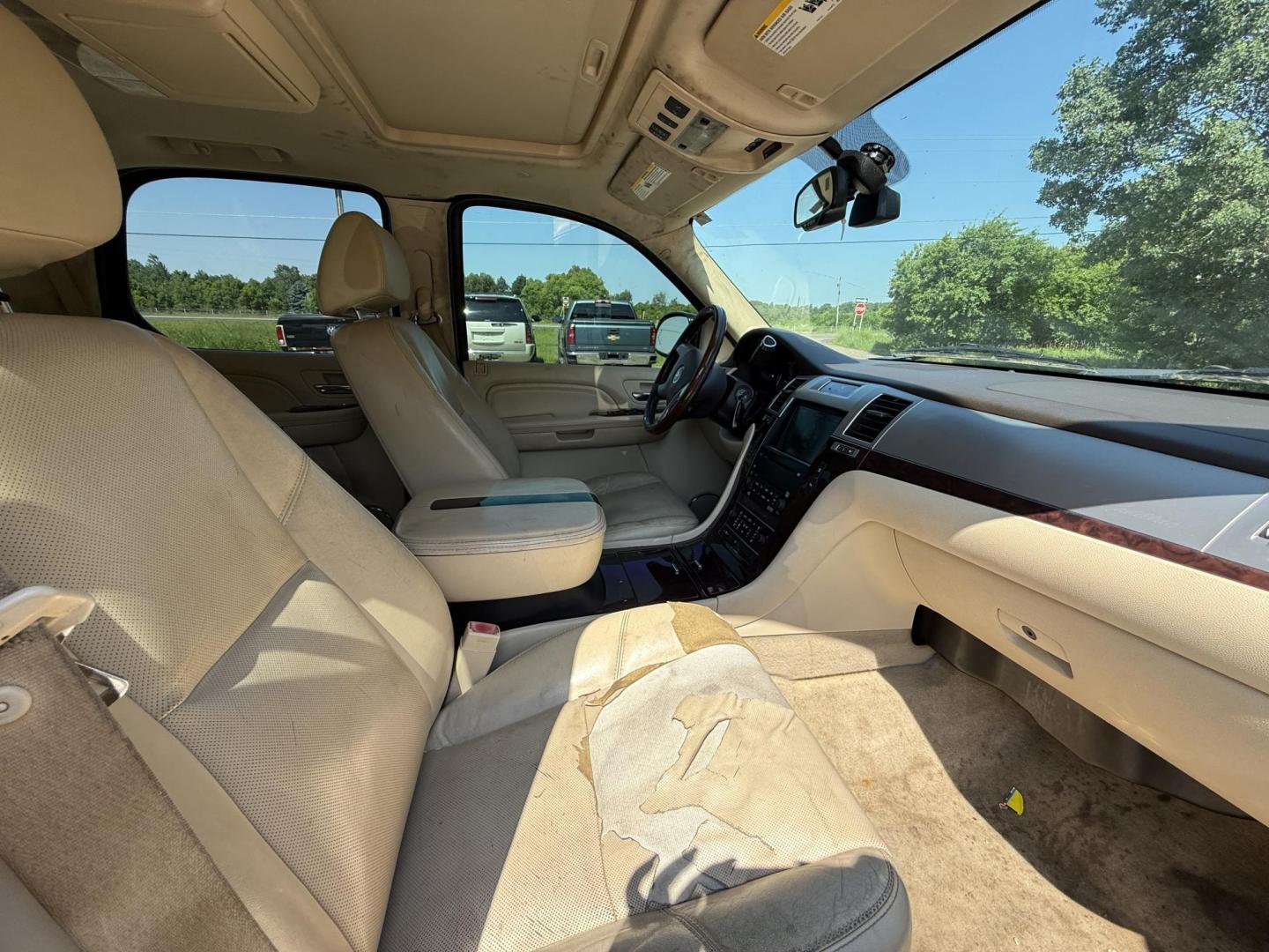 2008 Black Cadillac Escalade AWD (1GYFK638X8R) with an 6.2L V8 OHV 16V engine, 6-Speed Automatic Overdrive transmission, located at 17255 hwy 65 NE, Ham Lake, MN, 55304, 0.000000, 0.000000 - Photo#15