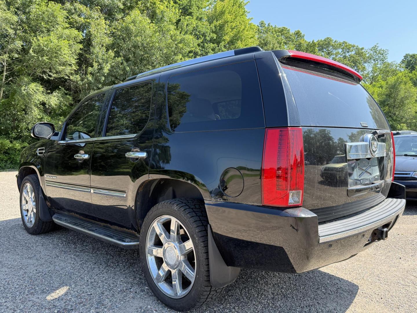 2008 Black Cadillac Escalade AWD (1GYFK638X8R) with an 6.2L V8 OHV 16V engine, 6-Speed Automatic Overdrive transmission, located at 17255 hwy 65 NE, Ham Lake, MN, 55304, 0.000000, 0.000000 - Photo#2