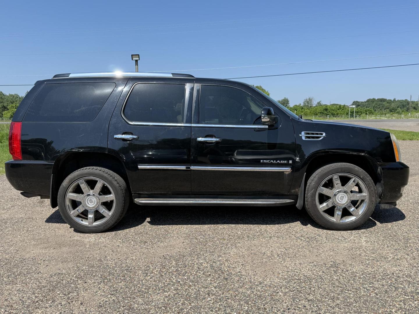 2008 Black Cadillac Escalade AWD (1GYFK638X8R) with an 6.2L V8 OHV 16V engine, 6-Speed Automatic Overdrive transmission, located at 17255 hwy 65 NE, Ham Lake, MN, 55304, 0.000000, 0.000000 - Photo#5