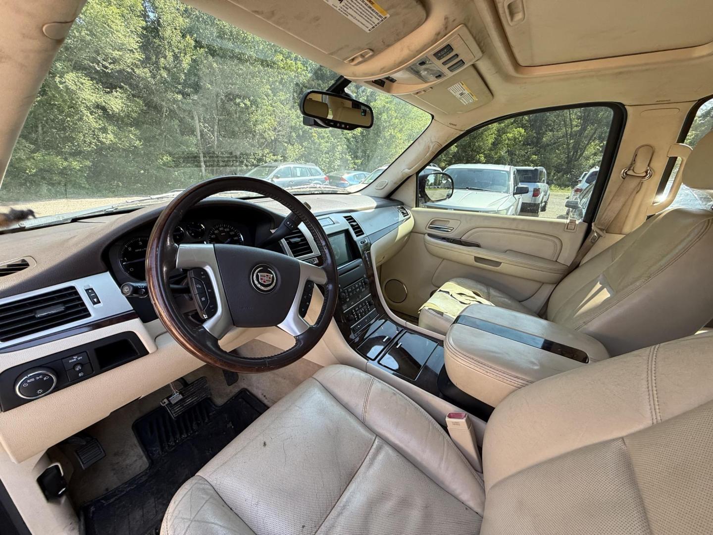 2008 Black Cadillac Escalade AWD (1GYFK638X8R) with an 6.2L V8 OHV 16V engine, 6-Speed Automatic Overdrive transmission, located at 17255 hwy 65 NE, Ham Lake, MN, 55304, 0.000000, 0.000000 - Photo#9