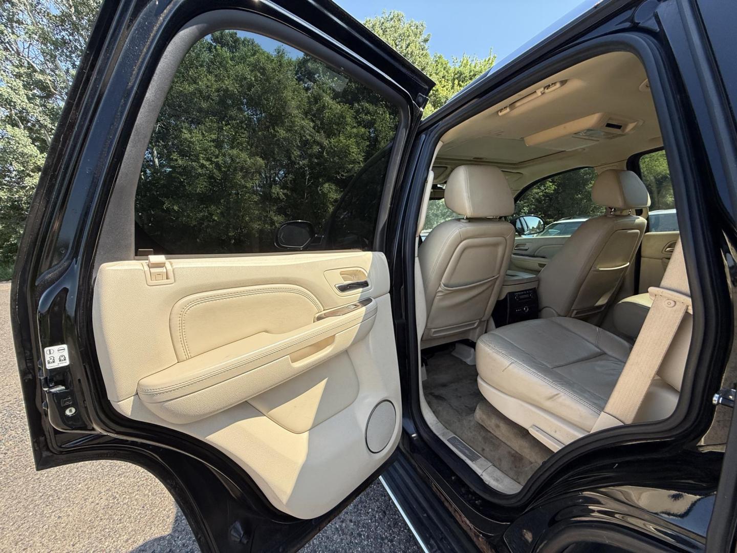 2008 Black Cadillac Escalade AWD (1GYFK638X8R) with an 6.2L V8 OHV 16V engine, 6-Speed Automatic Overdrive transmission, located at 17255 hwy 65 NE, Ham Lake, MN, 55304, 0.000000, 0.000000 - Photo#10