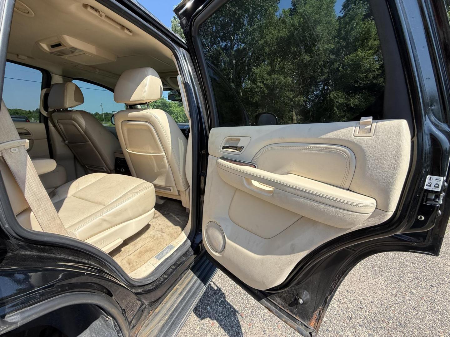 2008 Black Cadillac Escalade AWD (1GYFK638X8R) with an 6.2L V8 OHV 16V engine, 6-Speed Automatic Overdrive transmission, located at 17255 hwy 65 NE, Ham Lake, MN, 55304, 0.000000, 0.000000 - Photo#12