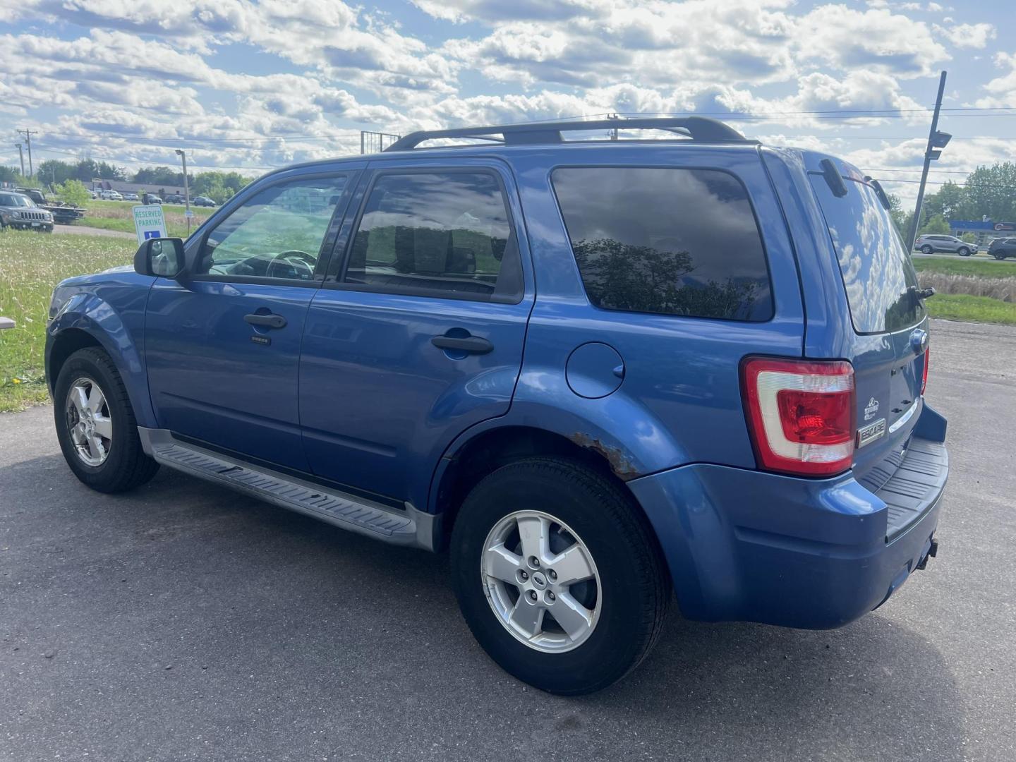 2010 Blue Ford Escape XLT 4WD (1FMCU9DG2AK) with an 3.0L V6 DOHC 24V engine, 6-Speed Automatic transmission, located at 17255 hwy 65 NE, Ham Lake, MN, 55304, 0.000000, 0.000000 - Photo#2