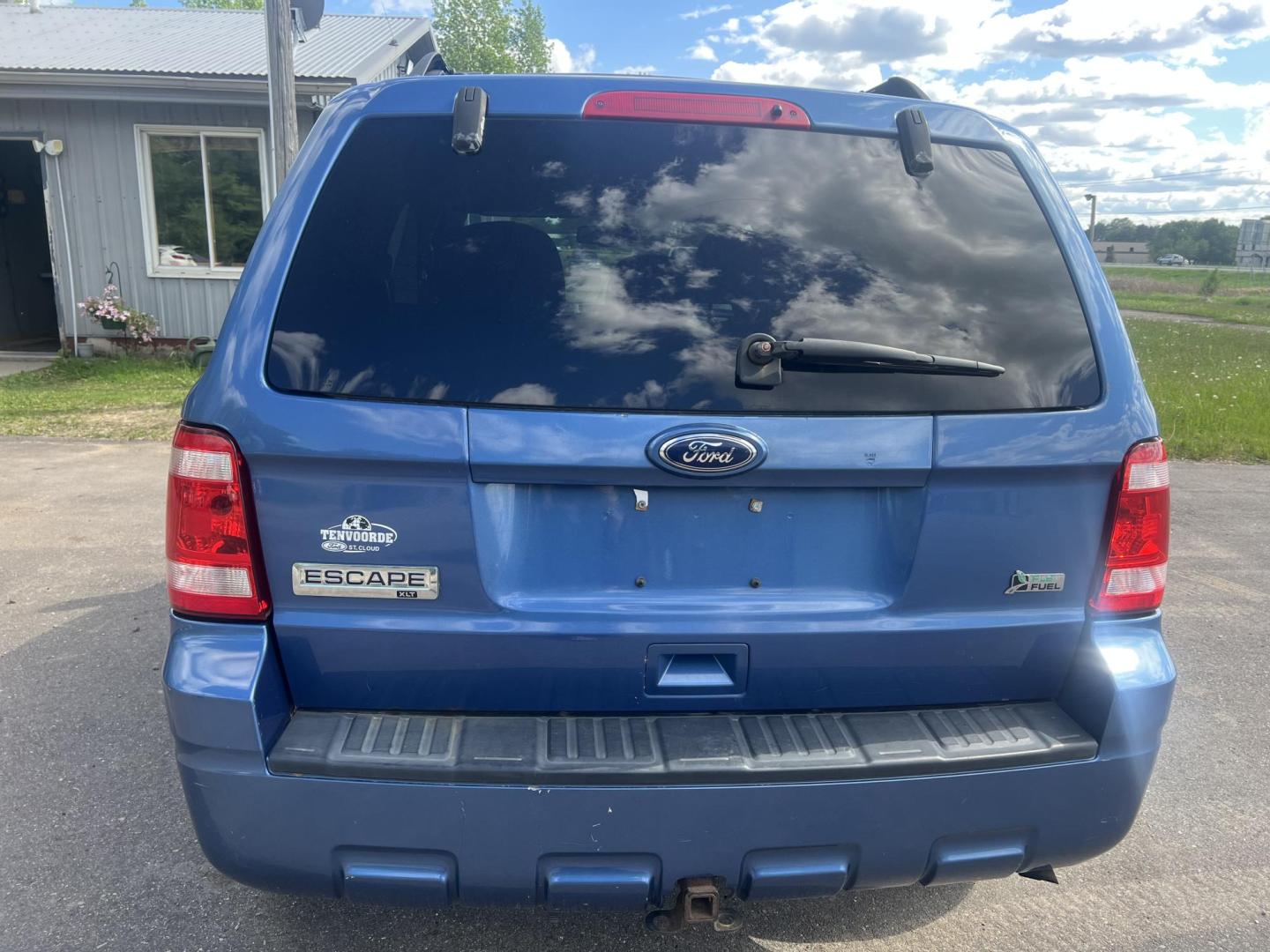 2010 Blue Ford Escape XLT 4WD (1FMCU9DG2AK) with an 3.0L V6 DOHC 24V engine, 6-Speed Automatic transmission, located at 17255 hwy 65 NE, Ham Lake, MN, 55304, 0.000000, 0.000000 - Photo#3