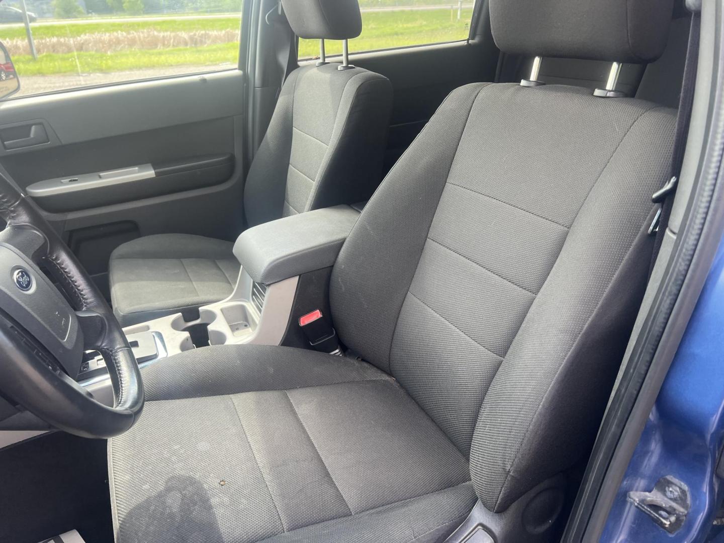 2010 Blue Ford Escape XLT 4WD (1FMCU9DG2AK) with an 3.0L V6 DOHC 24V engine, 6-Speed Automatic transmission, located at 17255 hwy 65 NE, Ham Lake, MN, 55304, 0.000000, 0.000000 - Photo#9