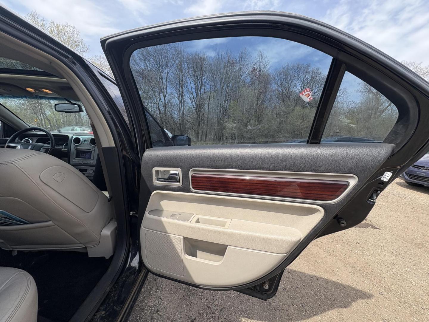 2007 Black Lincoln MKZ AWD (3LNHM28T47R) with an 3.5L V6 DOHC 24V engine, 6-Speed Automatic Overdrive transmission, located at 17255 hwy 65 NE, Ham Lake, MN, 55304, 0.000000, 0.000000 - Photo#12