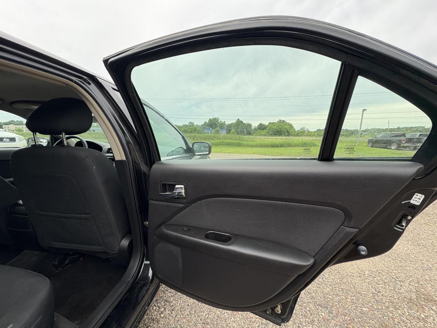 2011 Black Ford Fusion V6 SE (3FAHP0HG3BR) with an 3.0L V6 DOHC 24V engine, located at 17255 hwy 65 NE, Ham Lake, MN, 55304, 0.000000, 0.000000 - Photo#12