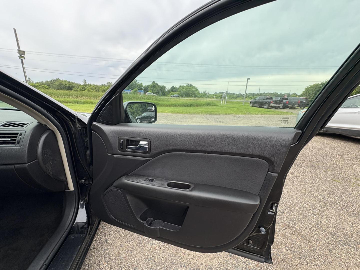 2011 Black Ford Fusion V6 SE (3FAHP0HG3BR) with an 3.0L V6 DOHC 24V engine, located at 17255 hwy 65 NE, Ham Lake, MN, 55304, 0.000000, 0.000000 - Photo#14