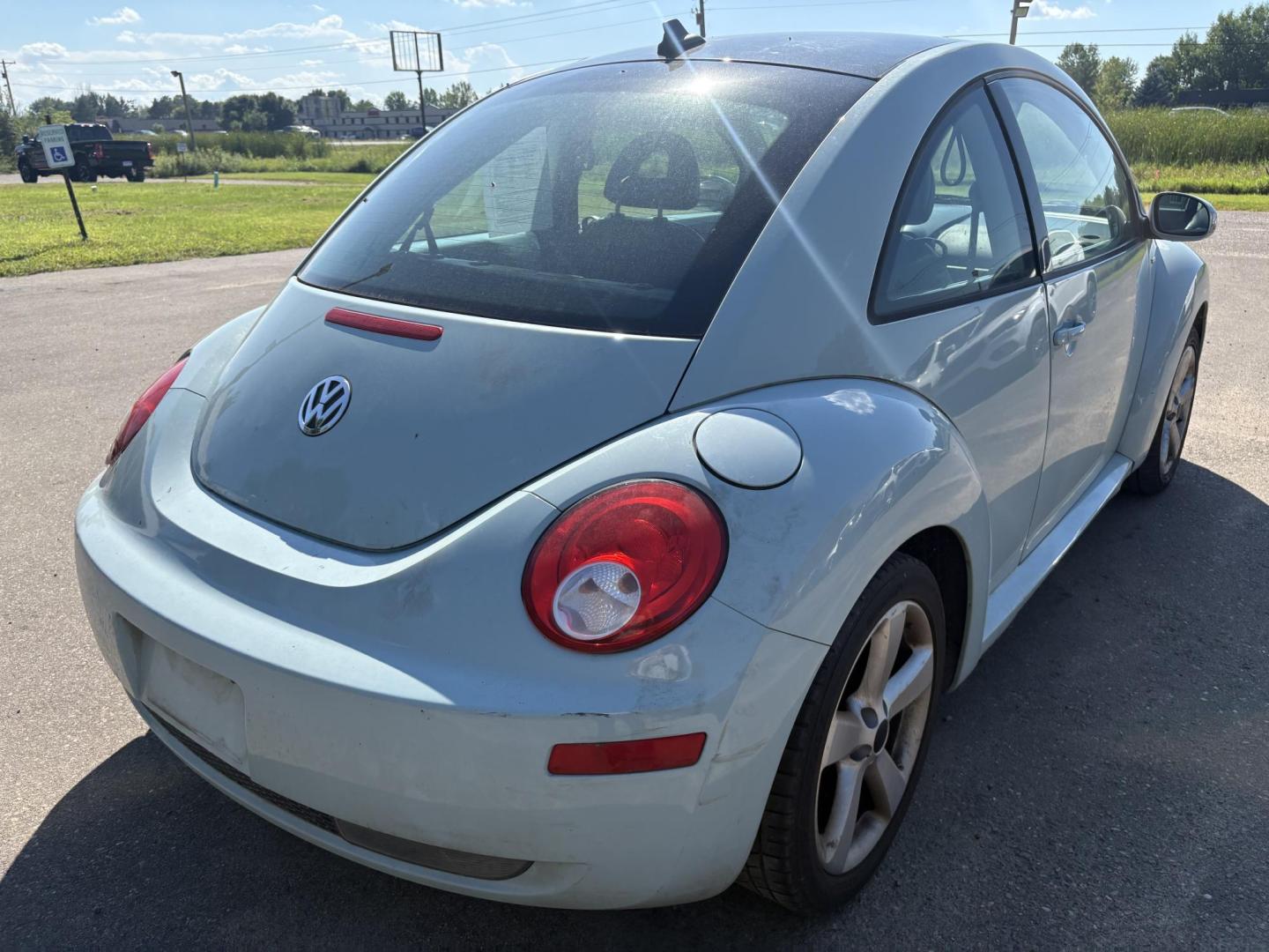 2010 Blue Volkswagen New Beetle 2.5L PZEV (3VWRG3AG9AM) with an 2.5L L5 DOHC 20V engine, located at 17255 hwy 65 NE, Ham Lake, MN, 55304, 0.000000, 0.000000 - Photo#4