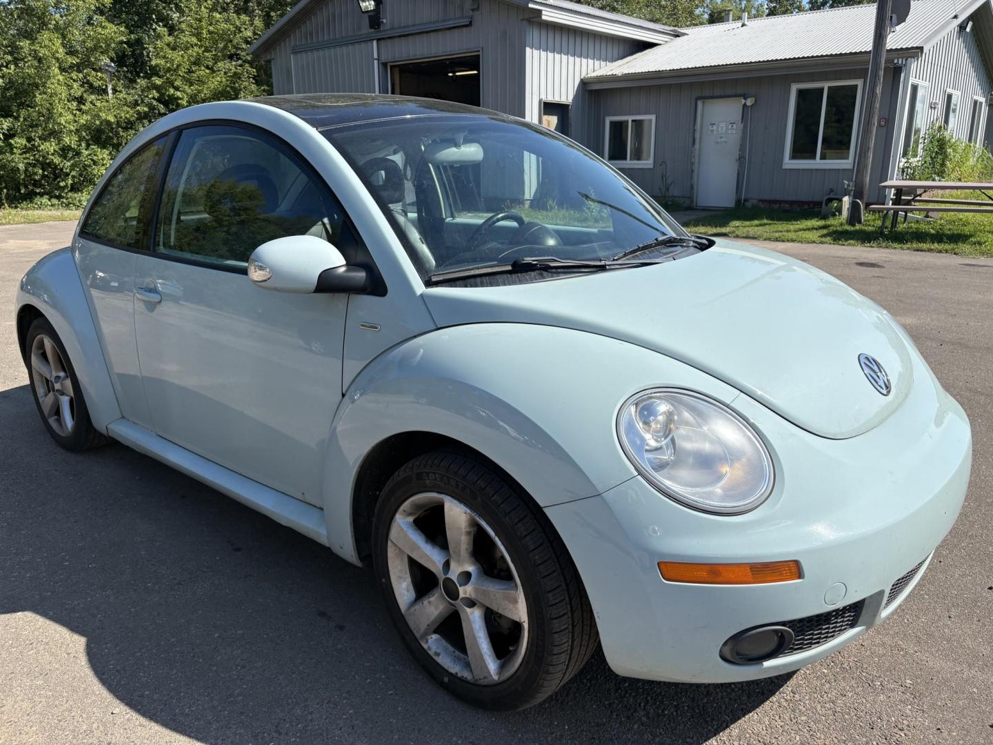 2010 Blue Volkswagen New Beetle 2.5L PZEV (3VWRG3AG9AM) with an 2.5L L5 DOHC 20V engine, located at 17255 hwy 65 NE, Ham Lake, MN, 55304, 0.000000, 0.000000 - Photo#6