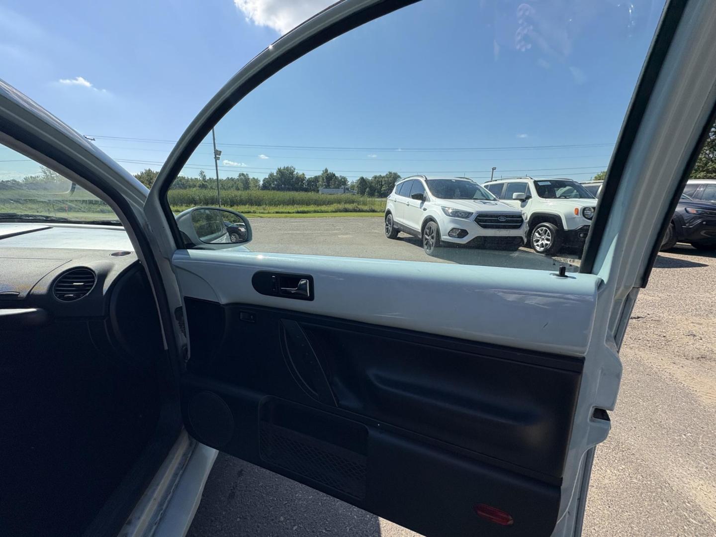 2010 Blue Volkswagen New Beetle 2.5L PZEV (3VWRG3AG9AM) with an 2.5L L5 DOHC 20V engine, located at 17255 hwy 65 NE, Ham Lake, MN, 55304, 0.000000, 0.000000 - Photo#11