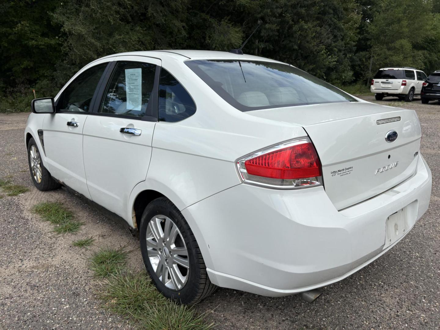 2009 Ford Focus SEL Sedan (1FAHP37N99W) with an 2.0L L4 DOHC 16V engine, located at 17255 hwy 65 NE, Ham Lake, MN, 55304, 0.000000, 0.000000 - Photo#2