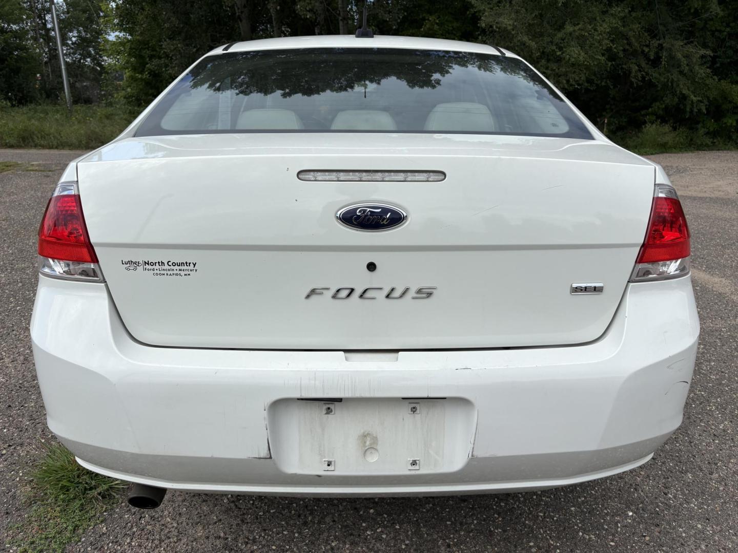 2009 Ford Focus SEL Sedan (1FAHP37N99W) with an 2.0L L4 DOHC 16V engine, located at 17255 hwy 65 NE, Ham Lake, MN, 55304, 0.000000, 0.000000 - Photo#3
