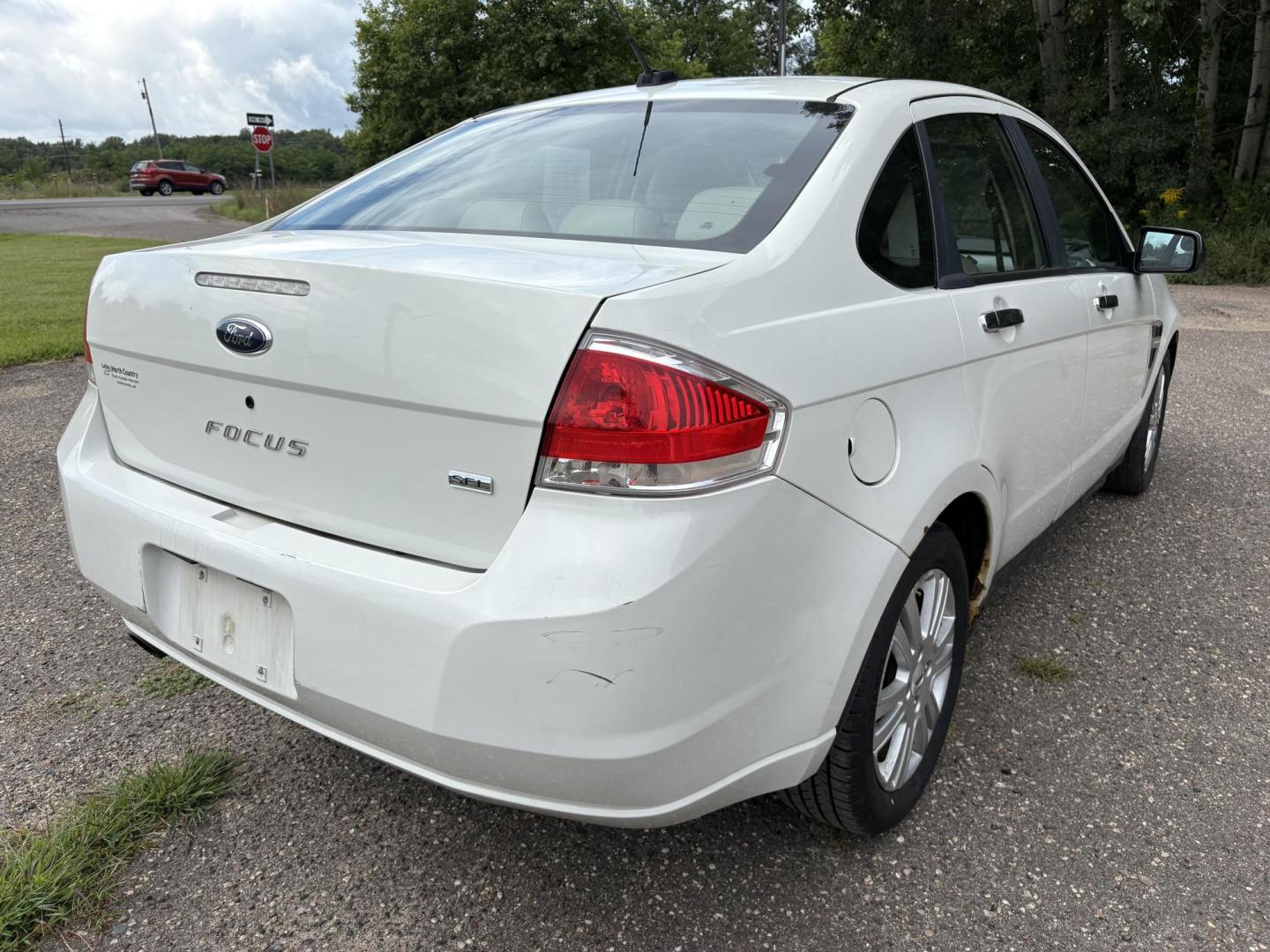 2009 Ford Focus SEL Sedan (1FAHP37N99W) with an 2.0L L4 DOHC 16V engine, located at 17255 hwy 65 NE, Ham Lake, MN, 55304, 0.000000, 0.000000 - Photo#4