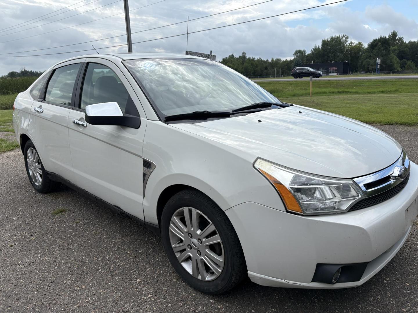 2009 Ford Focus SEL Sedan (1FAHP37N99W) with an 2.0L L4 DOHC 16V engine, located at 17255 hwy 65 NE, Ham Lake, MN, 55304, 0.000000, 0.000000 - Photo#6