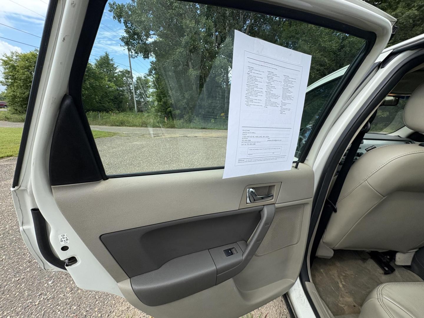 2009 Ford Focus SEL Sedan (1FAHP37N99W) with an 2.0L L4 DOHC 16V engine, located at 17255 hwy 65 NE, Ham Lake, MN, 55304, 0.000000, 0.000000 - Photo#10