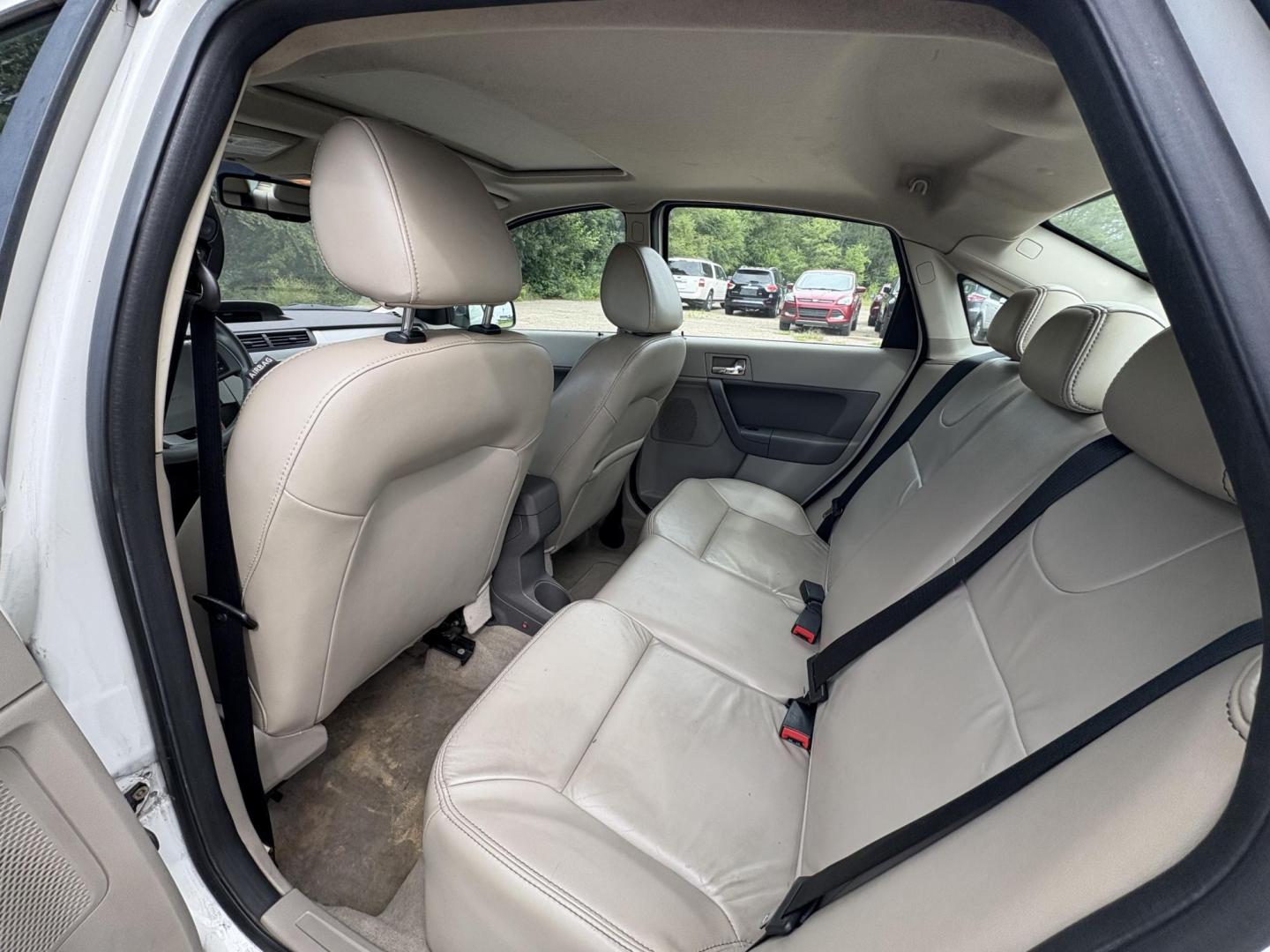 2009 Ford Focus SEL Sedan (1FAHP37N99W) with an 2.0L L4 DOHC 16V engine, located at 17255 hwy 65 NE, Ham Lake, MN, 55304, 0.000000, 0.000000 - Photo#11