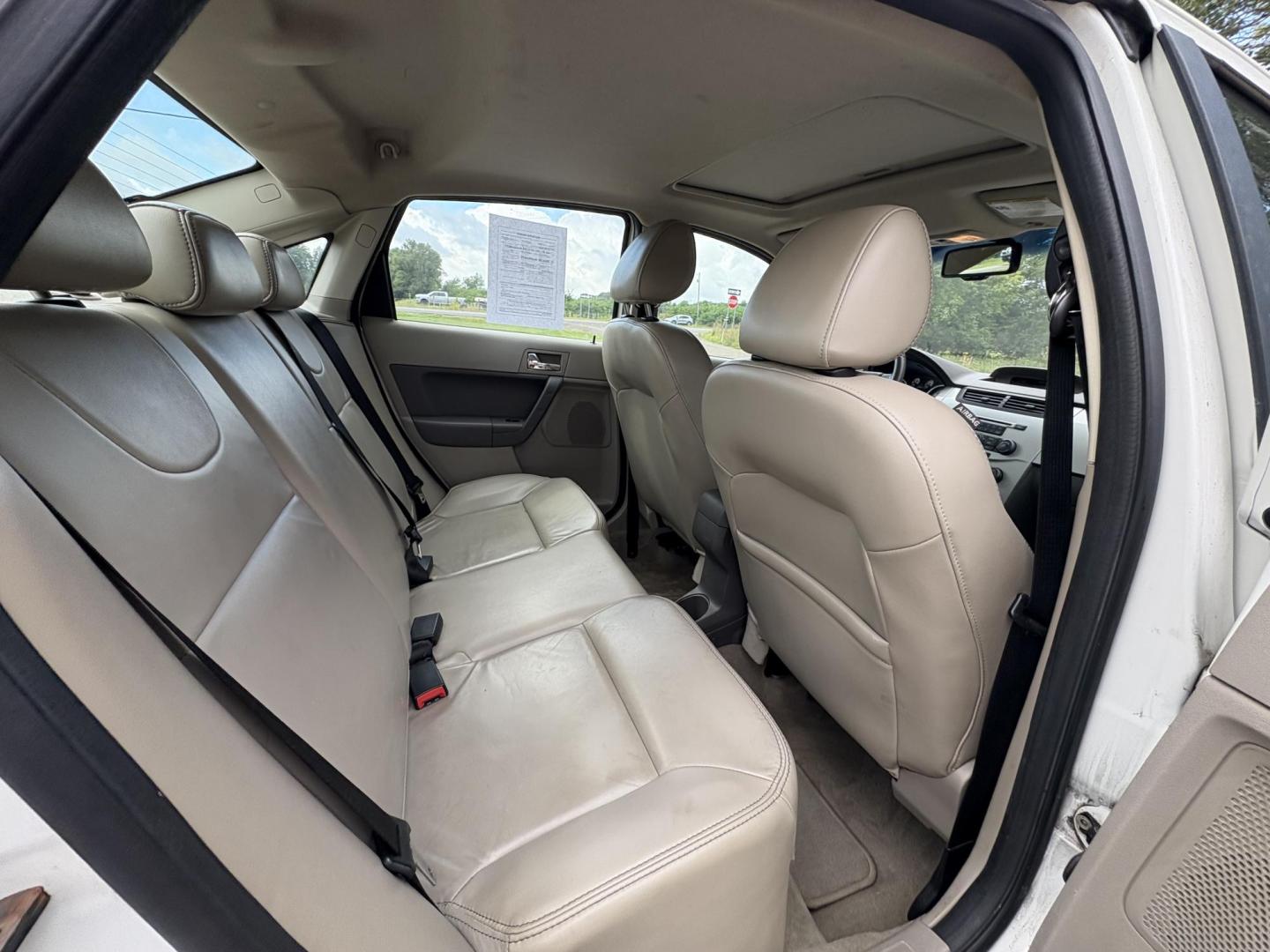 2009 Ford Focus SEL Sedan (1FAHP37N99W) with an 2.0L L4 DOHC 16V engine, located at 17255 hwy 65 NE, Ham Lake, MN, 55304, 0.000000, 0.000000 - Photo#13